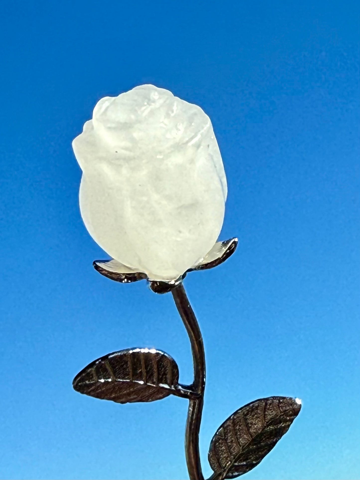 Rosa tallada en Mineral de Cuarzo Trasparente