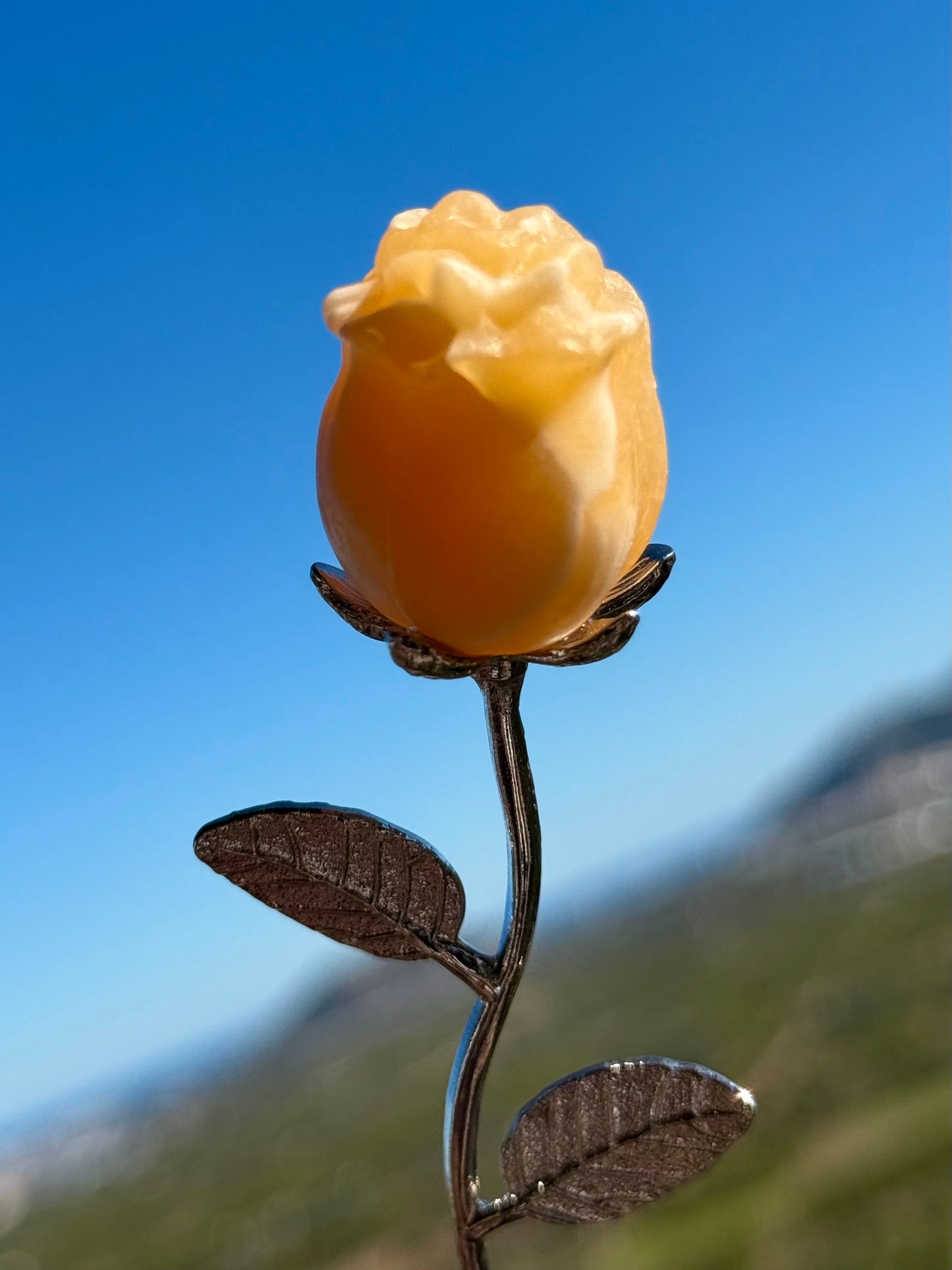 Rosa tallada en Mineral de Calcita Amarilla