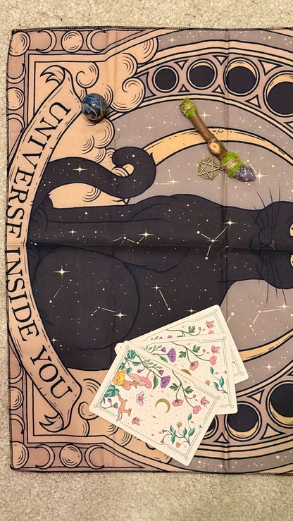 Tapete de Altar para Lectura de Tarot // “Tienes todo un universo dentro de ti” - Gato Negro - Ciclo Lunar