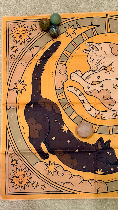 Tapete de Altar para Lectura de Tarot // Gato Negro (Luna) - Gato Blanco (Sol)