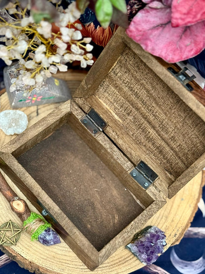 🌙 Caja de Madera Decorativa “The Moon Made Me Do It” | Almacenaje para Tarot, Cristales y Objetos Espirituales