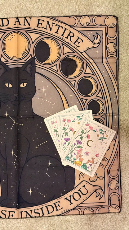 Tapete de Altar para Lectura de Tarot // “Tienes todo un universo dentro de ti” - Gato Negro - Ciclo Lunar