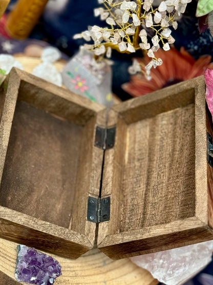 🌙 Caja de Madera Decorativa “The Moon Made Me Do It” | Almacenaje para Tarot, Cristales y Objetos Espirituales