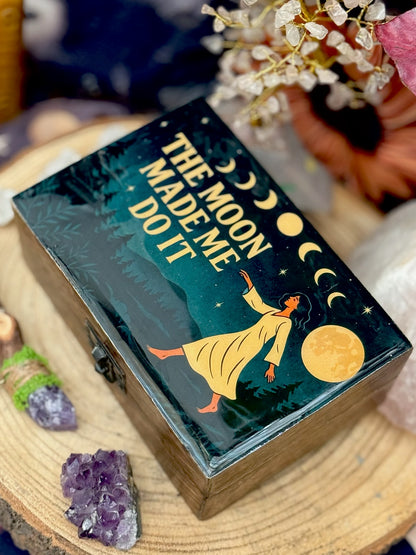 🌙 Caja de Madera Decorativa “The Moon Made Me Do It” | Almacenaje para Tarot, Cristales y Objetos Espirituales