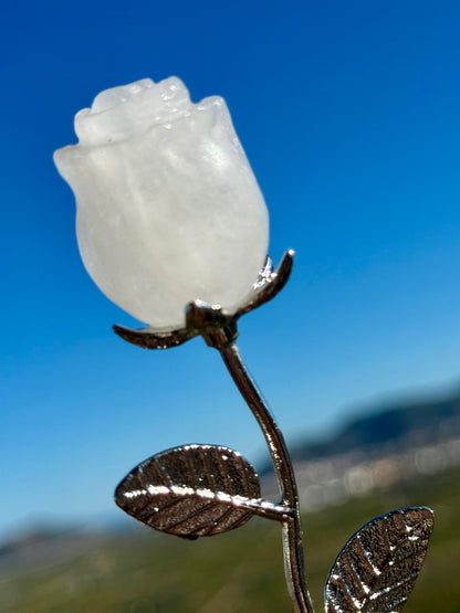 Rosa tallada en Mineral de Cuarzo Trasparente