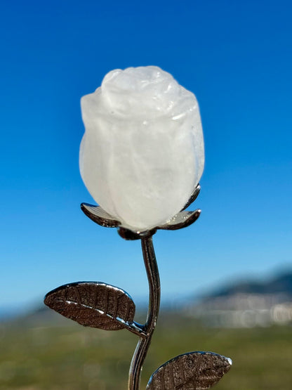 Rosa tallada en Mineral de Cuarzo Trasparente