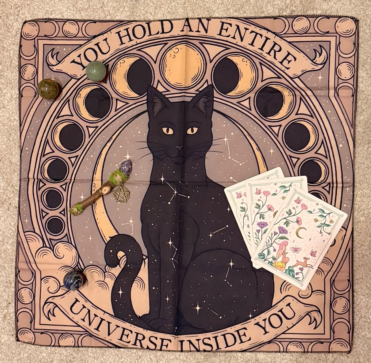 Tapete de Altar para Lectura de Tarot // “Tienes todo un universo dentro de ti” - Gato Negro - Ciclo Lunar