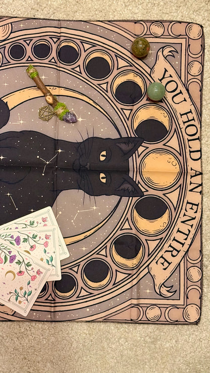 Tapete de Altar para Lectura de Tarot // “Tienes todo un universo dentro de ti” - Gato Negro - Ciclo Lunar