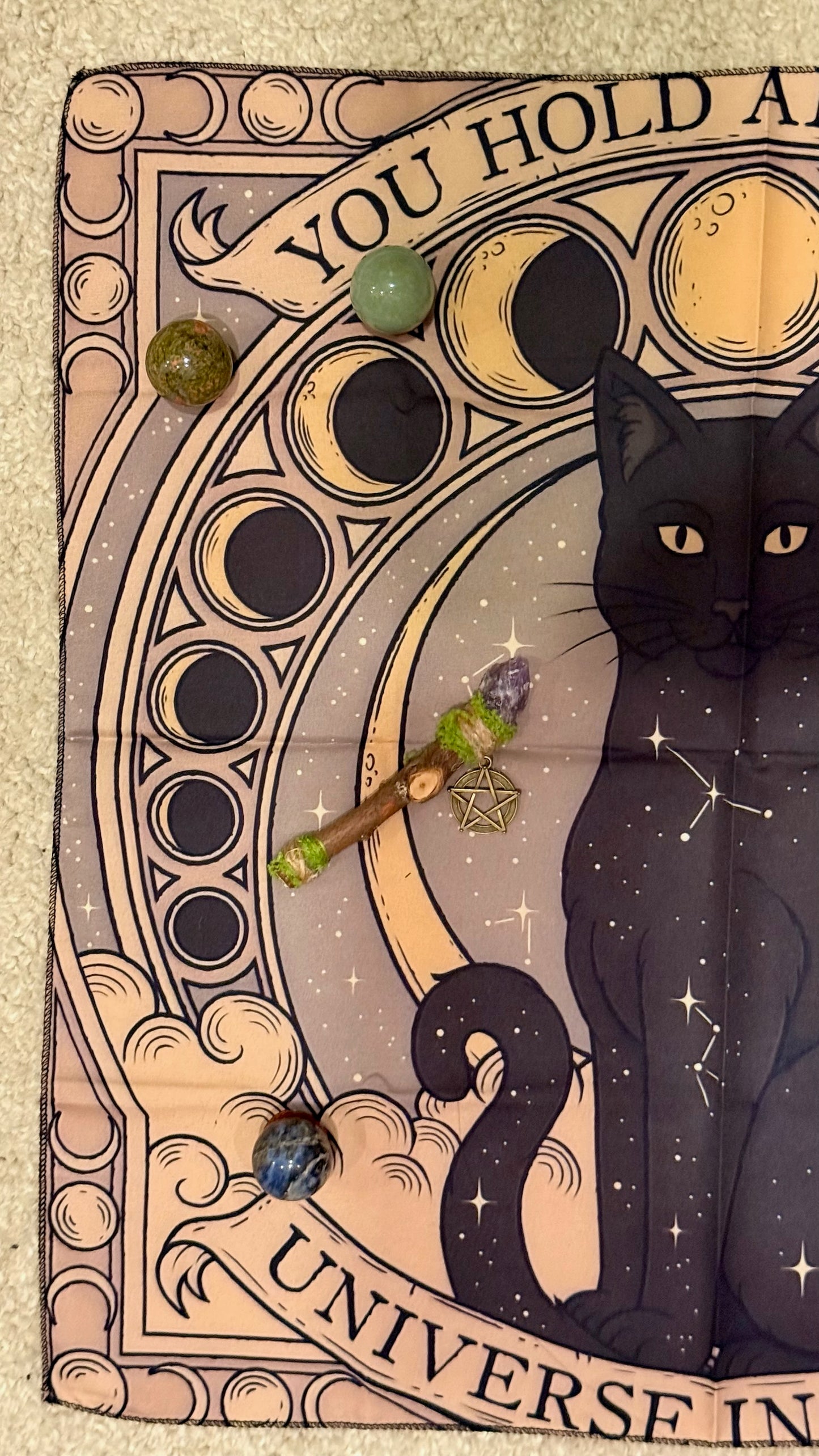 Tapete de Altar para Lectura de Tarot // “Tienes todo un universo dentro de ti” - Gato Negro - Ciclo Lunar