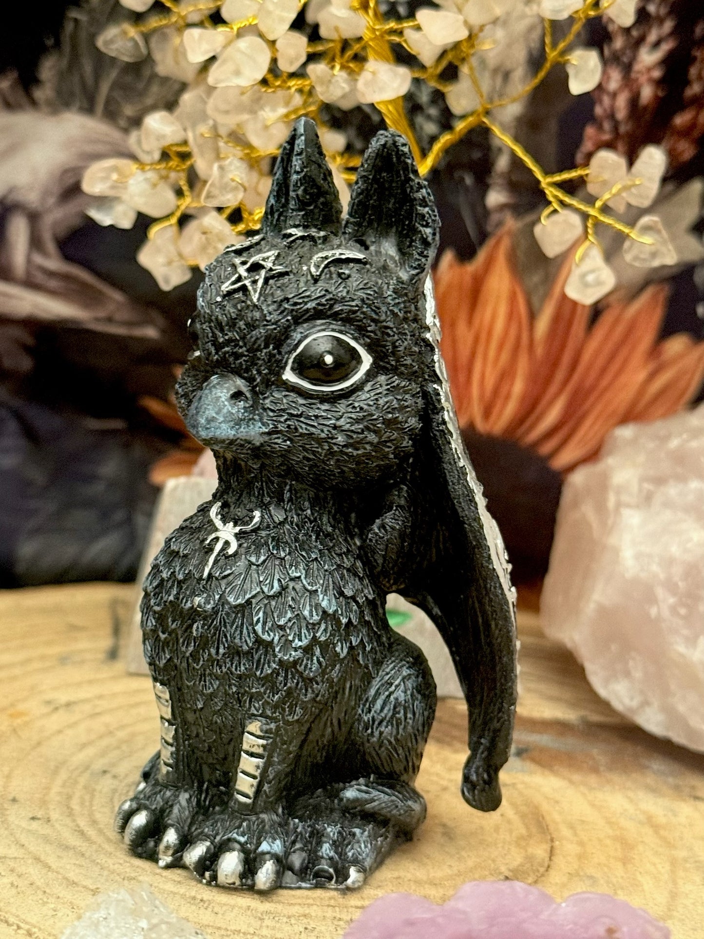 Figura Mística- Grifo Negro  -Pentagrama Protección