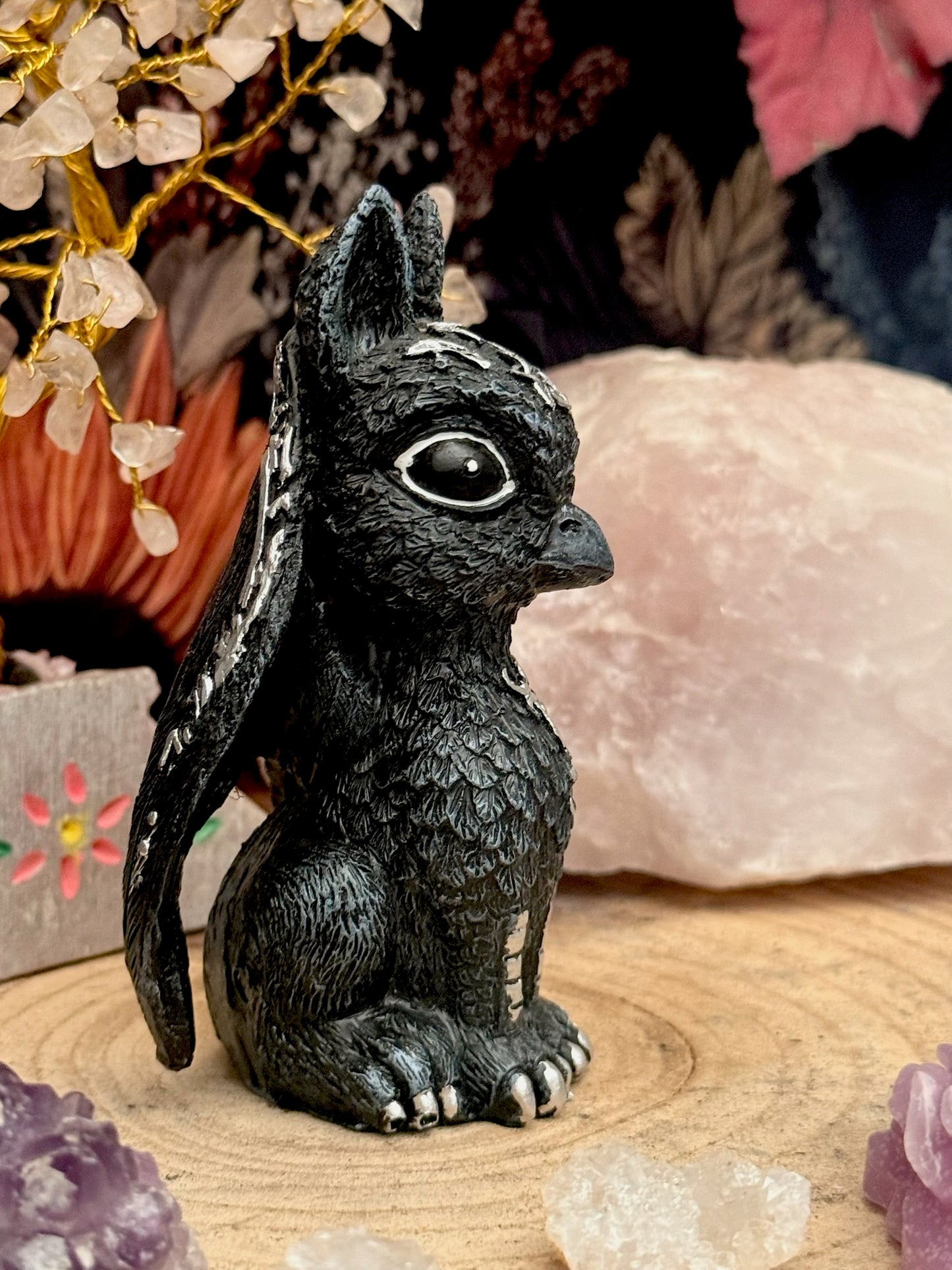 Figura Mística- Grifo Negro  -Pentagrama Protección
