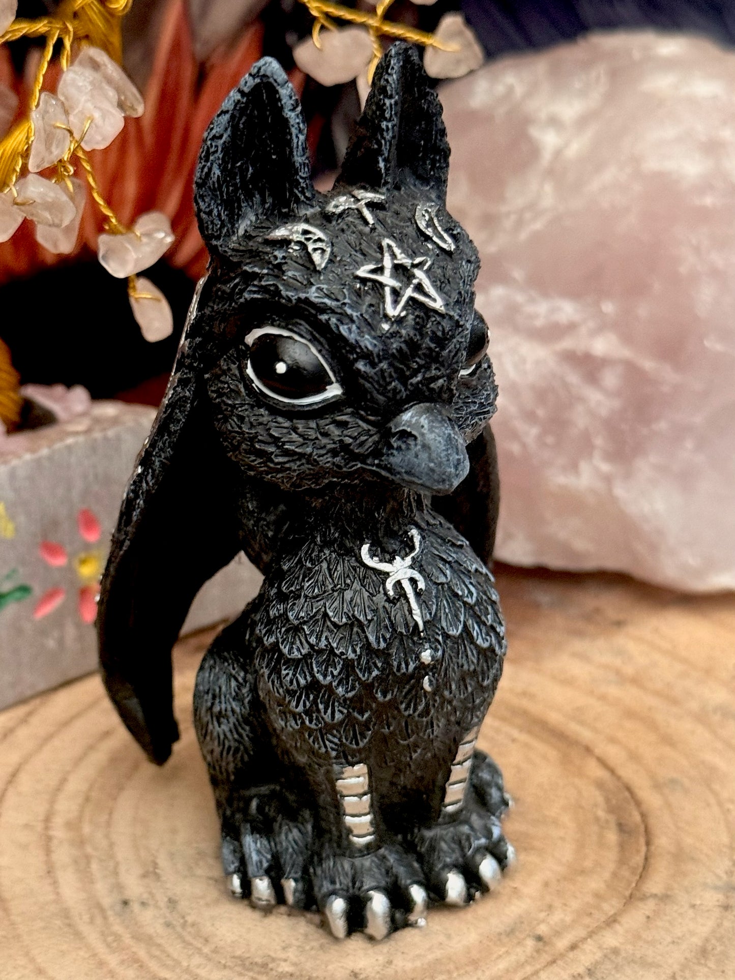 Figura Mística- Grifo Negro  -Pentagrama Protección